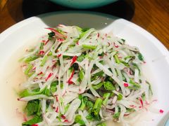 香椿芽拌萝卜-俏东方·海味水饺·青岛菜(崂山店)