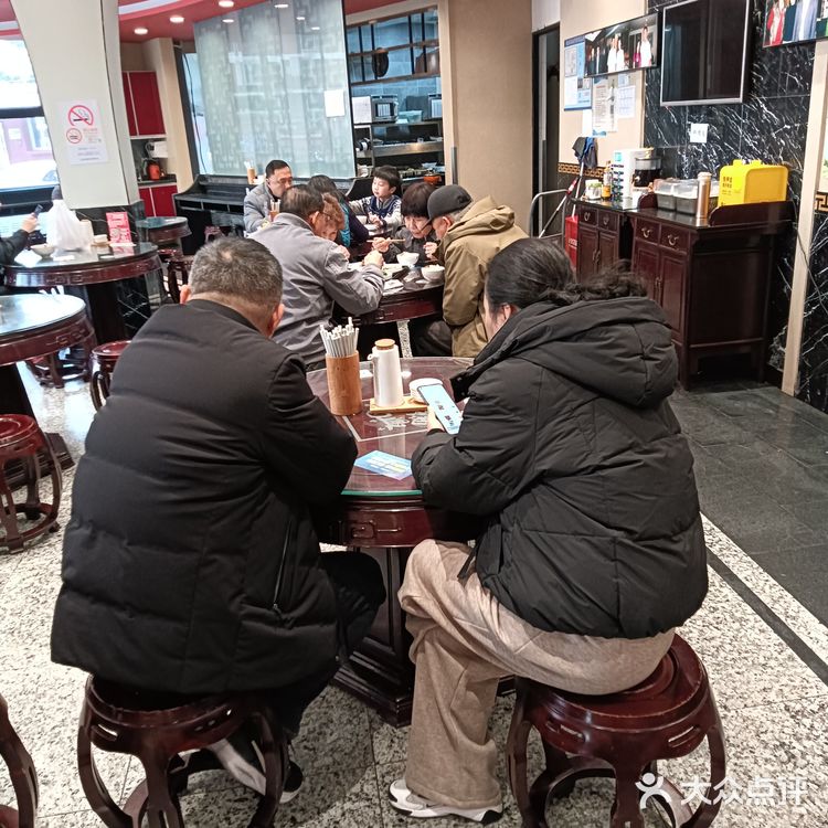 不知道哪一年，鸿瑞兴被评为“必吃榜”。