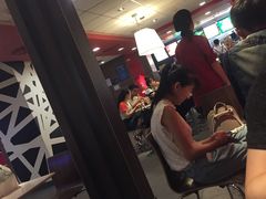 等位区-麦当劳(龙之梦购物中心店)