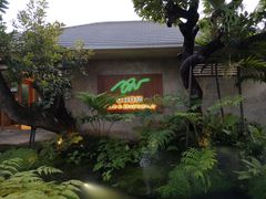 -Chom Cafe and Restaurant