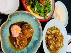 鸭蛋黄狮子头-梅飞酒家(桑园路店)