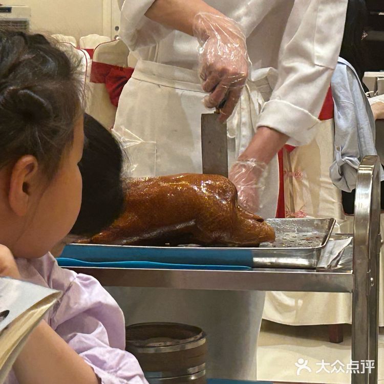 老牌烤鸭店，家人说鸭皮烤的像饼干一样酥脆