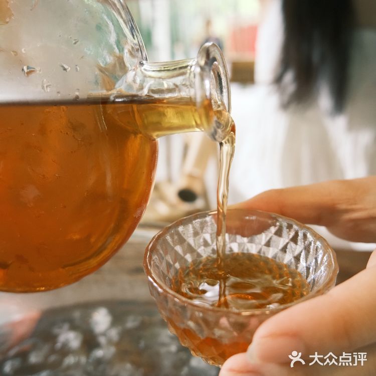 成都的这家茶铺🍵，周末居然要排几十桌，人气火爆为什么[胜利]