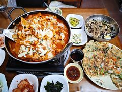 -亲昵春川鸡排(韩国美食街店)