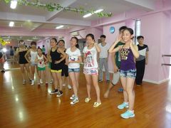 爵士舞上课-雅米拉艺术中心(少儿舞蹈培训)