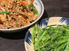 -Cuc Gach Quan Restaurant