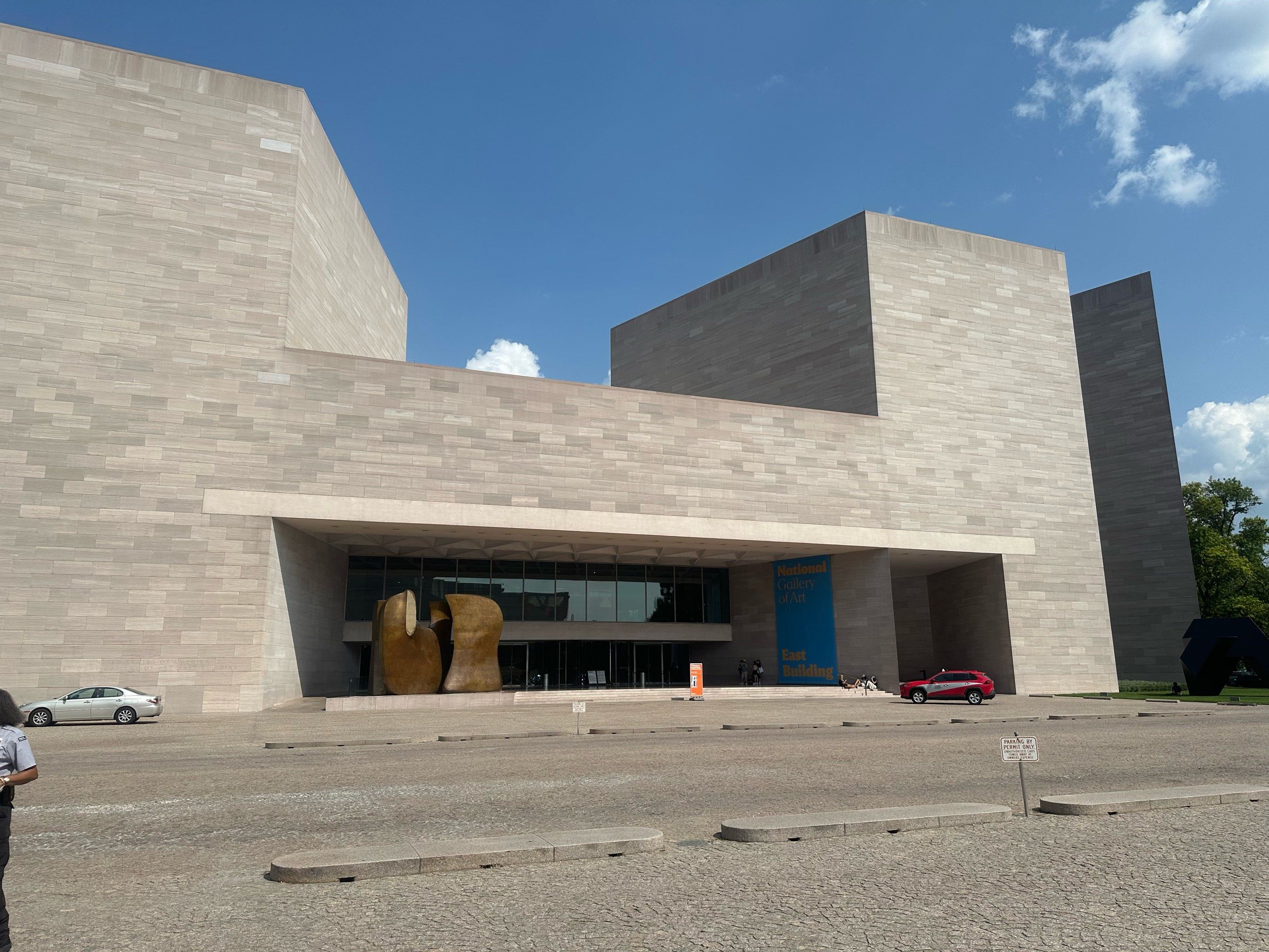 美国国家美术馆位于美国的首都华盛顿,就在