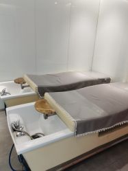 -LESSMORE科技头皮理容中心
