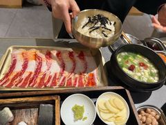 -围炉肉舍•炭烤活鳗•丹东海鲜烤肉(步行街店)