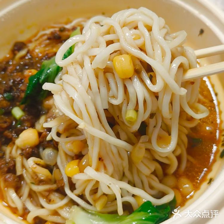 绵绵密密的兵哥豌杂面，肉酱好香