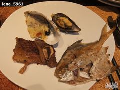 铁板牛排、鲳鱼、生蚝、青口-上海东方佘山翰悦阁酒店·Vie全日制餐厅