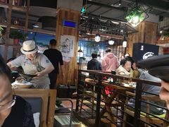 大堂-洪氏嗨捞·广东猪肚鸡·椰子鸡火锅(西咸万象城店)