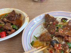-歹歹的加个面过油肉拌面