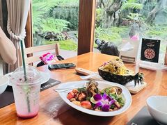 -Chom Cafe and Restaurant