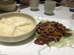 京酱肉丝配现蒸菠菜薄饼-鹿港小镇(黄金店)