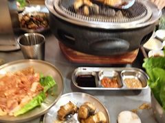 -围炉肉舍•炭烤活鳗•丹东海鲜烤肉(步行街店)