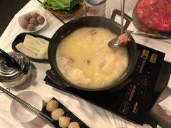 -鲜入围煮花胶鸡海鲜火锅