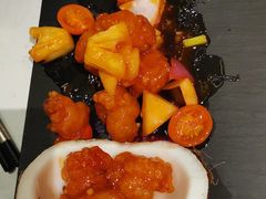 椰果酸甜咕唠虾-闻见中国海南菜(K11店)