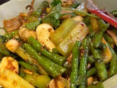 -大头虾越式风味餐厅(光明广场店)