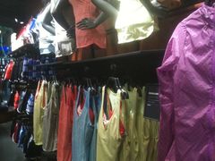 -上海世茂广场(南京东路店)