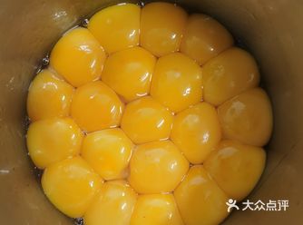 今天有机会到面点厨房看到一个牛角酥面包面市的全部过程