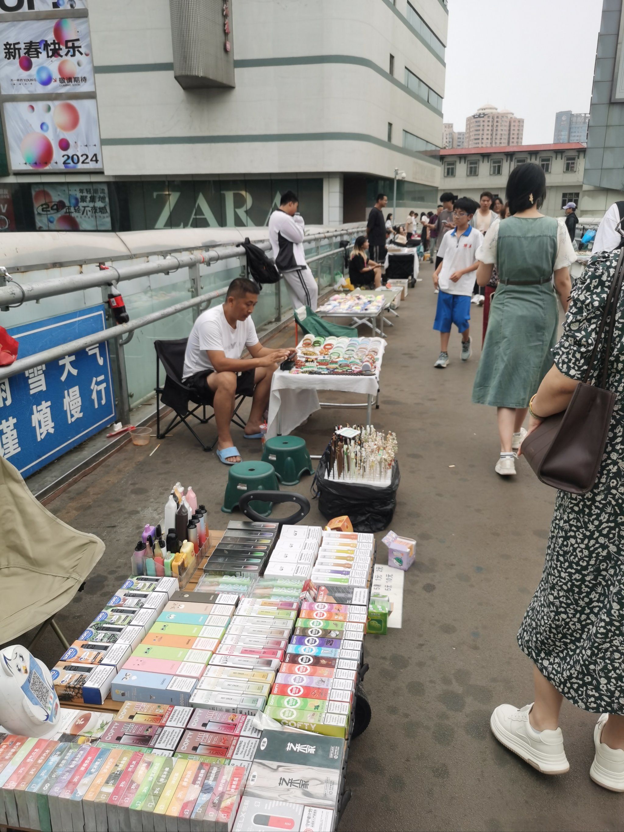 地摊经济火热体验记|营口道天桥