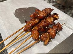 -何妹湿辣牛肉·粤式烧烤砂煲(桂雅路店)