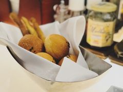-卡佩罗意大利餐厅及酒吧Al Cappello Trattoria