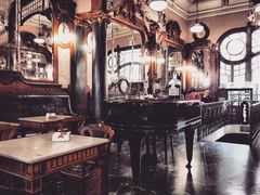 -Majestic Café