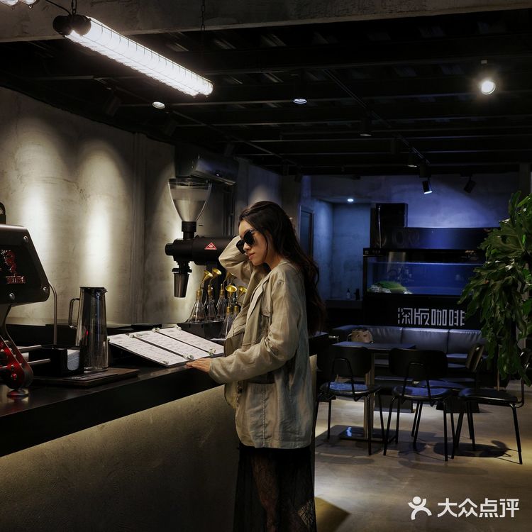 城市咖啡角落随性一刻🐢与保安室巨型龟的午后