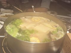 -尚尚仙·酸汤猪手·猪肚鸡火锅(华联万柳购物中心店)