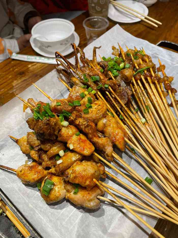 伍界烧烤店-"[薄荷]环境:现在逐渐各家都把摊位摆出."-大众点评移动版