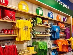 -m豆巧克力世界(上海世茂广场店)