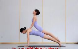 -亚太瑜伽普拉提学院