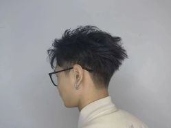 -阿三造型烫染•接发