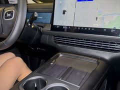 -小鹏汽车体验中心(苏州龙湖狮山天街店)