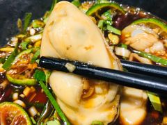 -何妹湿辣牛肉·粤式烧烤砂煲(桂雅路店)