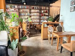 -房角石咖啡与书(吉大南校店)