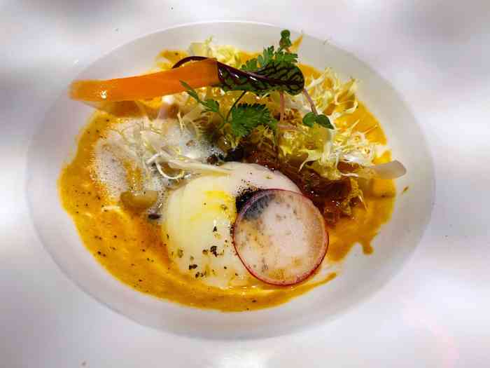 chezlouis喜乐意西餐厅(静安寺店)-"巨鹿路一向就是小资代名词,这家