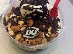 巧克力巴旦木-DQ·蛋糕·冰淇淋(通州万达店)