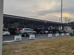 -平望服务区·停车场