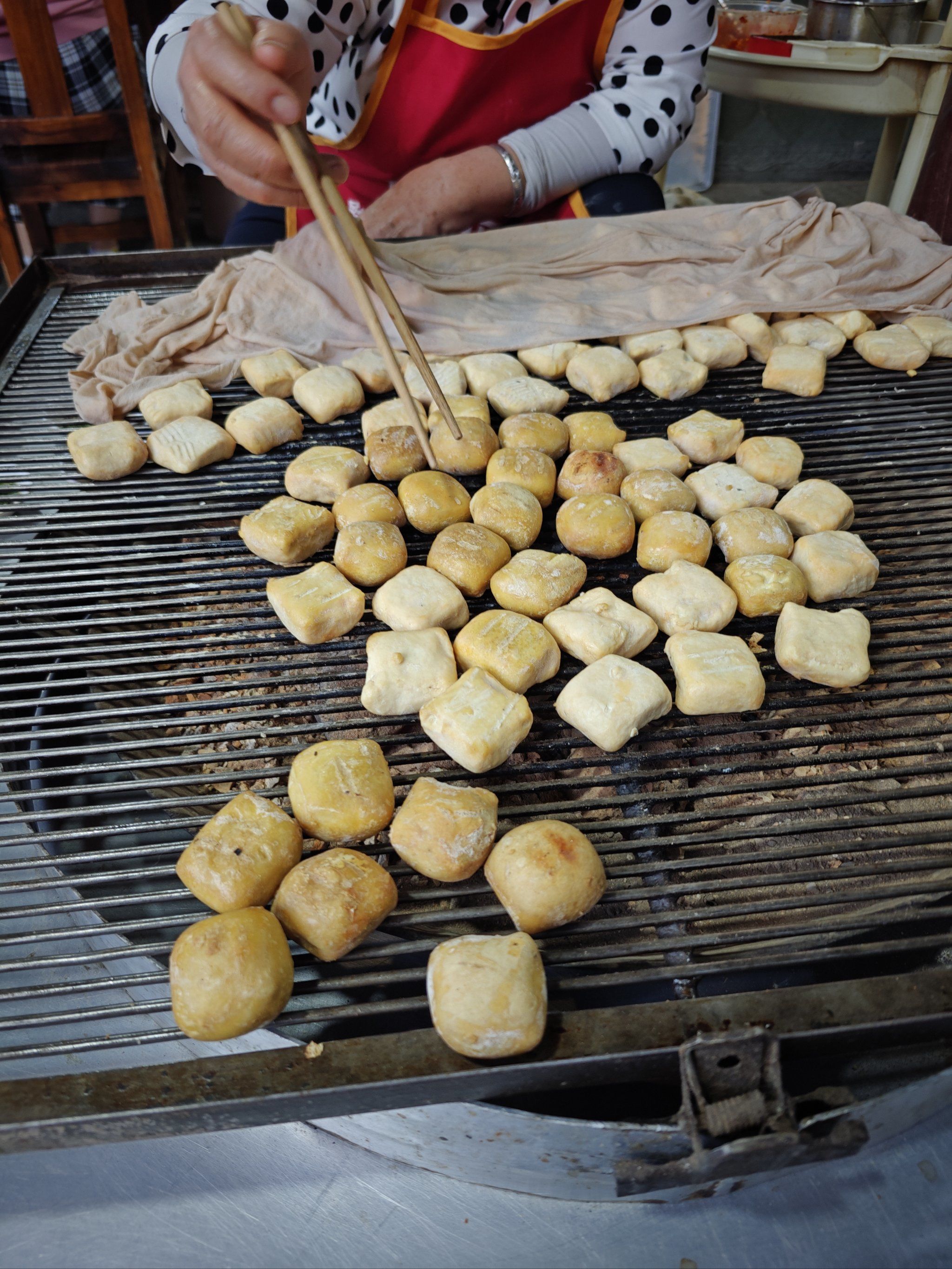 烧豆腐是建水县的特色名吃,最初知道建水豆腐是看了《舌尖上的中国》