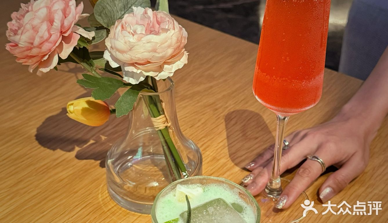 这里的露台view真的好棒，下雨也唯美