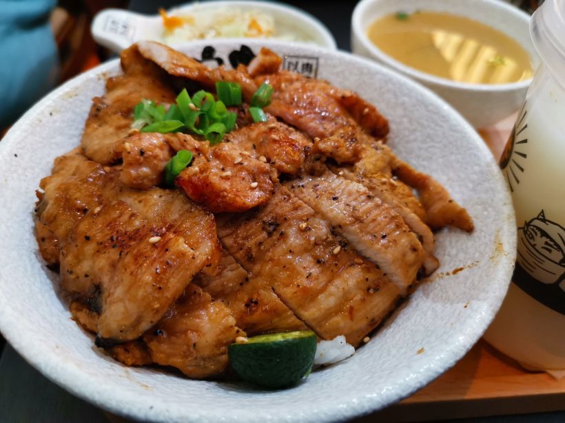 【霸】大口吃肉 好好扒饭 大碗dong