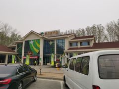 -窦店服务区-停车场