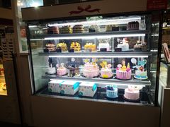 面包甜点陈列柜-卷心卷意·轻甜蛋糕(新光天地店)