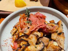 橄榄油炒杂菌配温泉蛋-CRAZYONES西班牙海鲜饭(上海美罗城店)