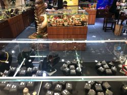 -灵彩珠宝(朗香街店)