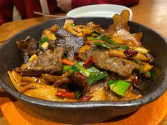 杏鲍菇炒牛肉-云海肴·汽锅鸡·云南菜(天山百盛优客店)