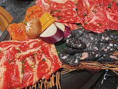 -山川小町·极番烧肉(新地假日广场店)
